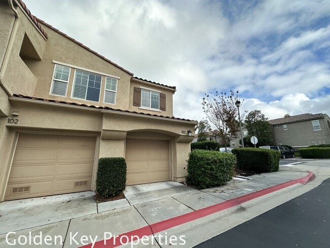 Building Photo - Move-in ready 2BR / 2BA townhome in San Marcos!