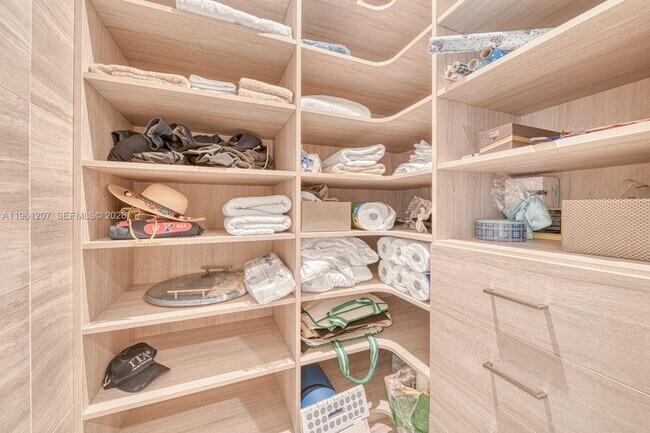 Building Photo - 5775 Collins Ave