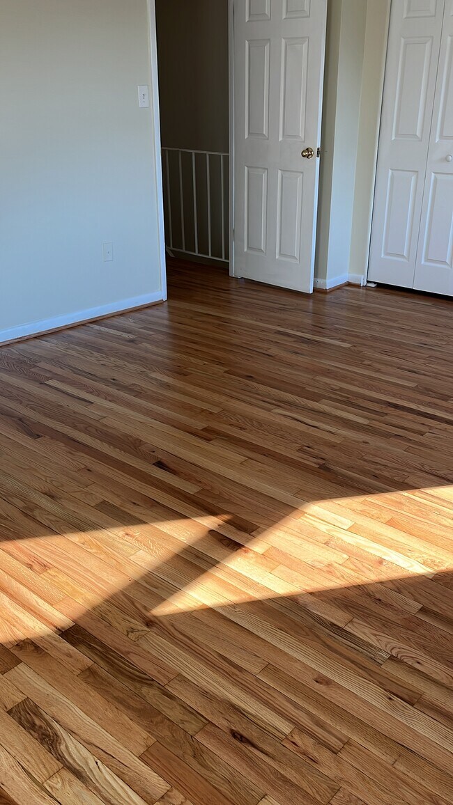 Building Photo - 2 Wimbledon Ln