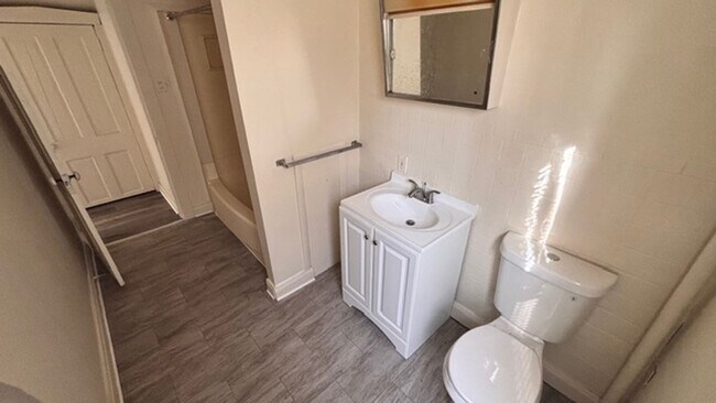 Building Photo - 110 E Washington St