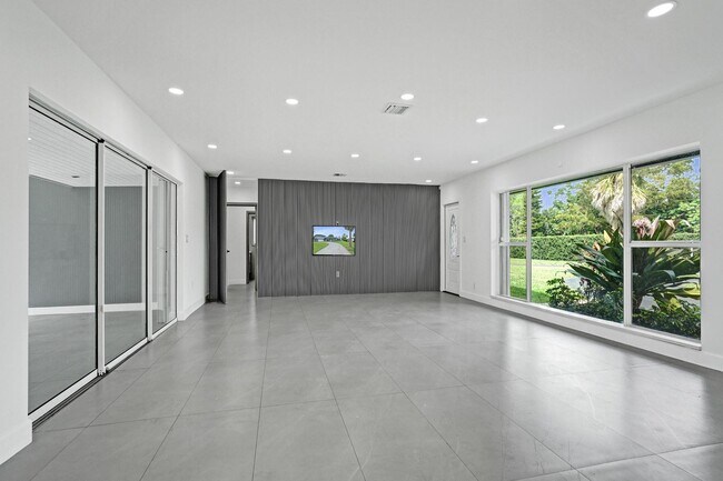 Building Photo - 6700 E Tropical Way