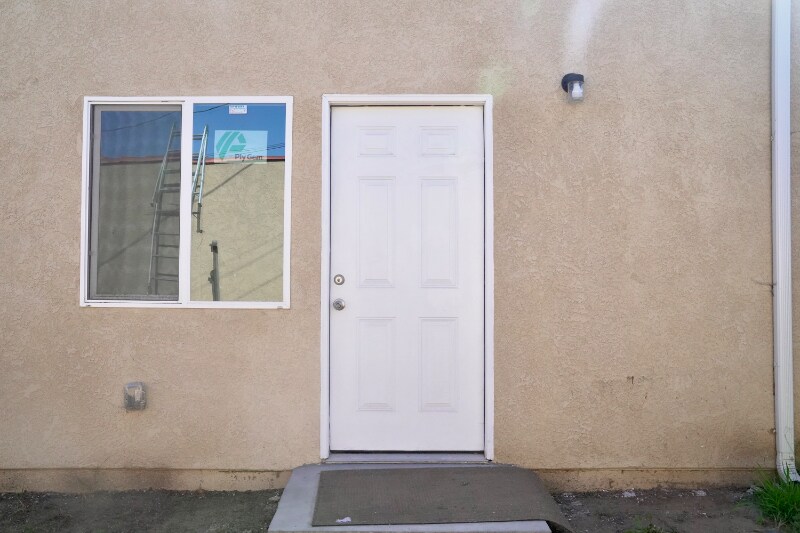 Building Photo - 9149 S Hobart Blvd