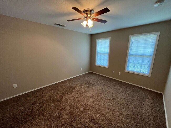 Building Photo - Spacious Unit in North Lubbock