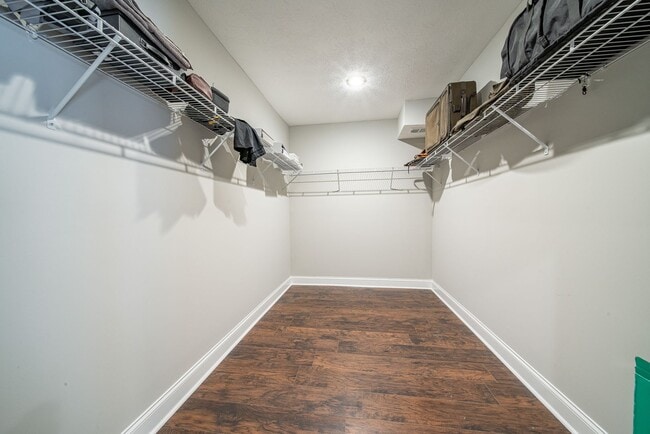 Building Photo - 4 bedroom/3 bath, 3711 sqft in Midtown!