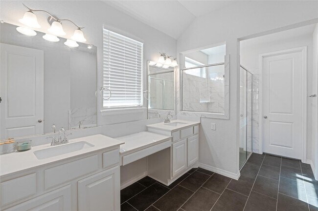 Building Photo - 213 Mira Mesa Dr