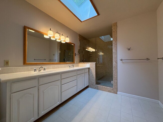 Building Photo - Beautiful Serene 4-Bedroom Home on a Gated...