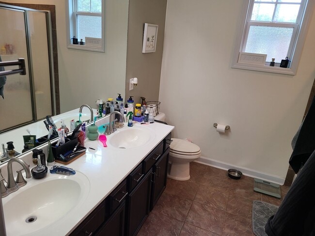Building Photo - 4 Bed, 2.5 Bath located in The Village in Folkstone Community - Holly Ridge