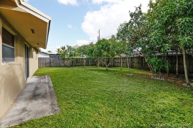 Building Photo - 11460 NW 40th Pl