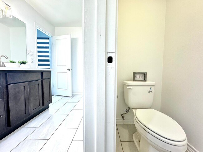 Building Photo - 9915 Borna Dr