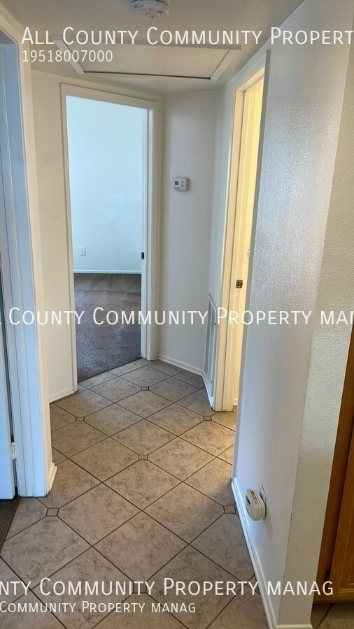 Building Photo - 1042 N Turner Ave