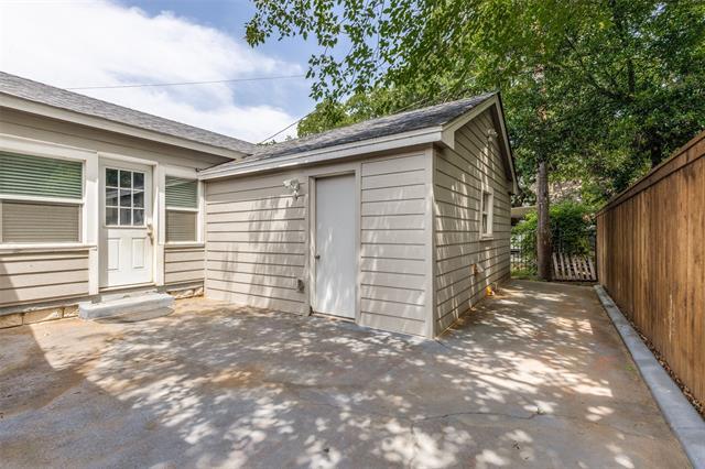 Building Photo - 1128 N Riverside Dr