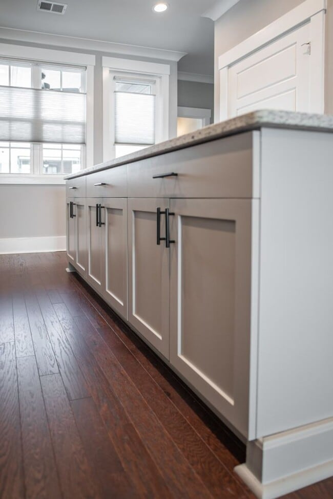 Building Photo - 2 BR 2.5 BA- Downtown Greenville Townhome- FOR RENT