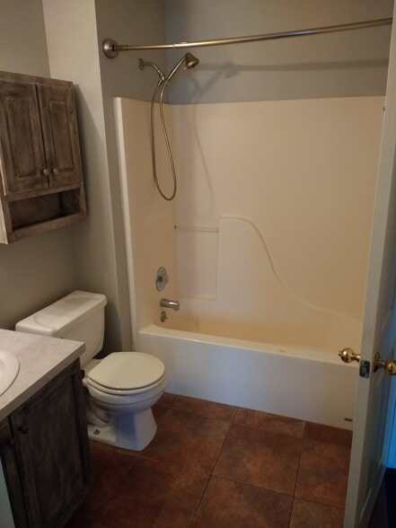 Upstairs Bathroom - 218 W 1458 S