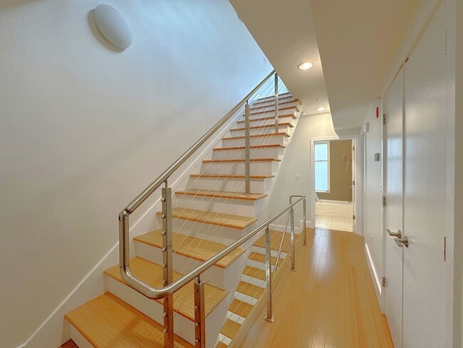 Building Photo - 6 Beacon St