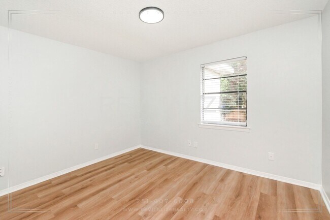 Building Photo - 5728 Post Oak Ct