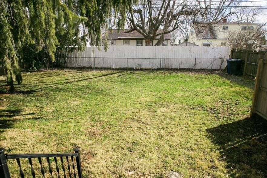 Building Photo - 1306 Zettler Rd