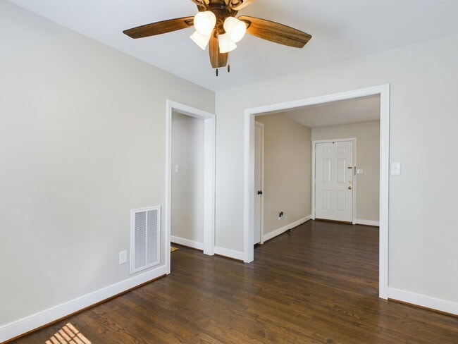 Building Photo - 709 N Parham Rd