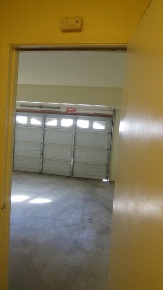 Garage - 725 Summerwood Ln