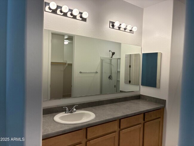 Building Photo - 813 S 107th Dr