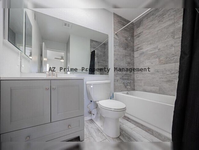 Building Photo - 6822 N 35th Ave