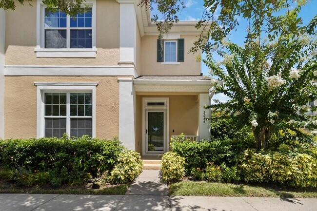 Building Photo - PENDING APPLICATION- Beautiful 4/2.5 Townh...