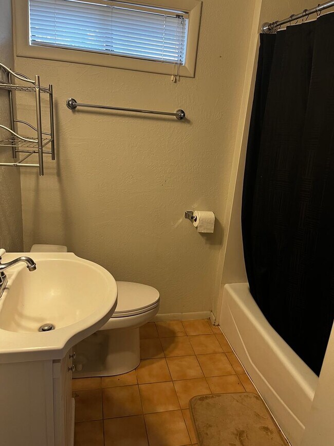 Building Photo - Unfurnished, 1-year long-term rental