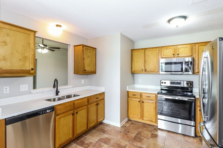 Building Photo - 105 Clay Hills Dr