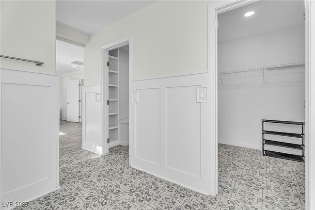 Building Photo - 9885 Shadycrest Ct