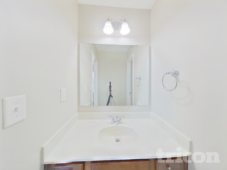 Building Photo - 3019 Burgess Dr