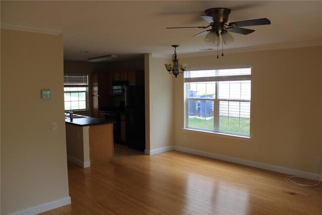 Building Photo - 815 Woodside Creek Dr