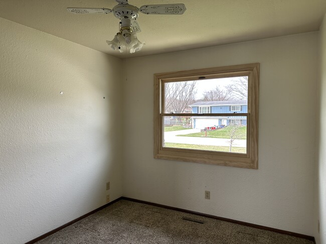 Building Photo - 2427 Mallard Dr