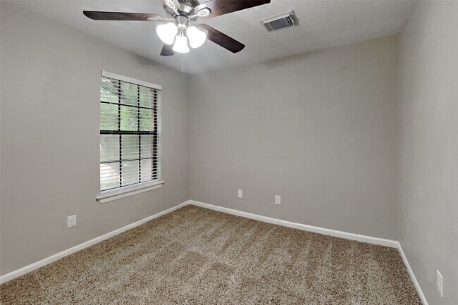 Building Photo - 3323 Colonel Ct Dr