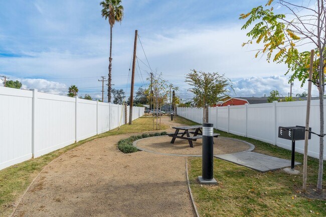 Building Photo - Eagle View Apartments