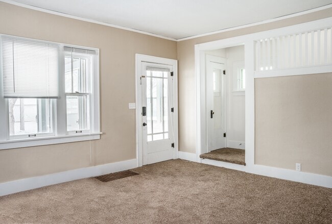 Building Photo - 712 W 22nd St