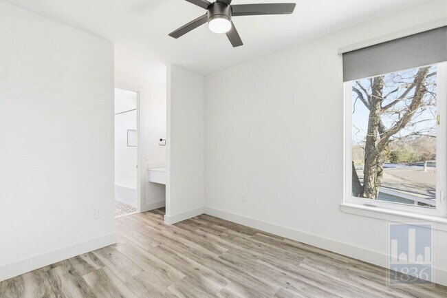 Building Photo - 4701 Sara Dr