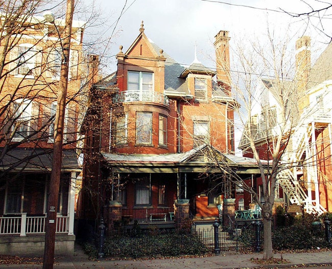 Primary Photo - Victorian Mansion & Carriage House