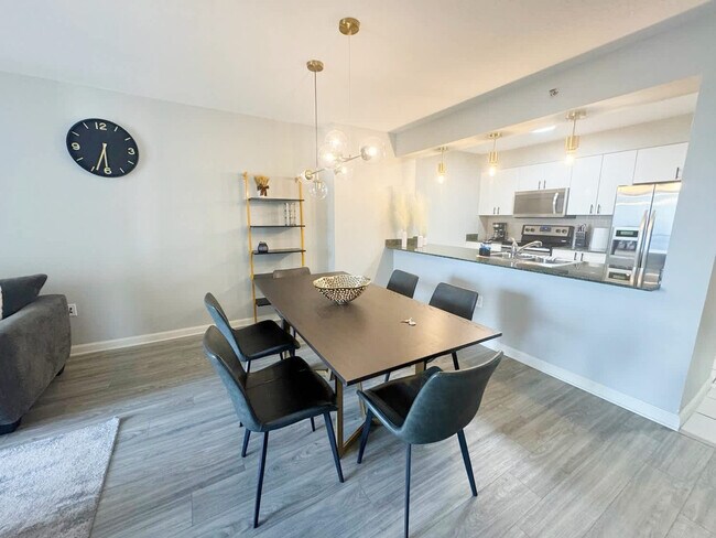 Building Photo - 1 SE 12th St