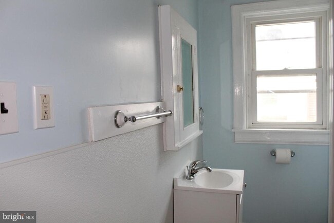 Building Photo - 23 W 2nd St