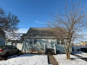 Building Photo - 11 S Pelham Ave