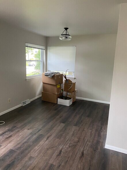 Building Photo - 5671 Williamsburg Way