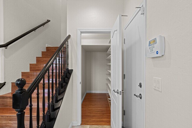 Building Photo - Beautiful West Vegas Home With Next Gen Suite