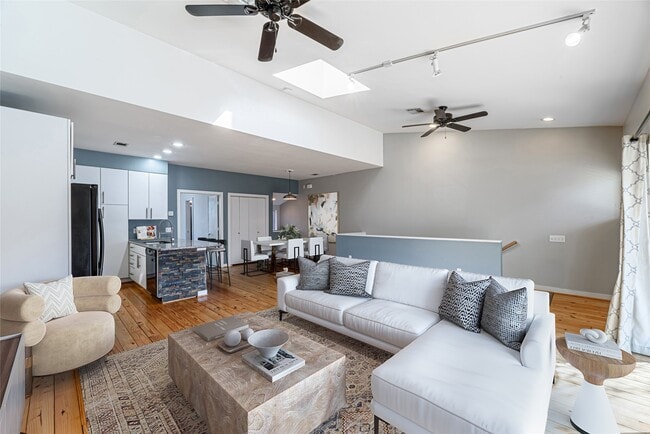 Building Photo - 3 N Ennis St