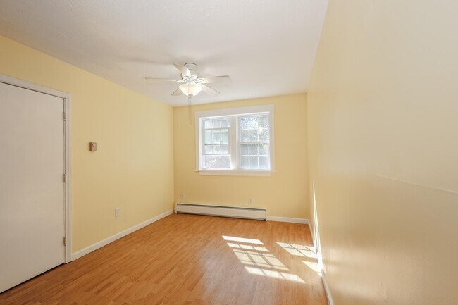 Building Photo - 47 Elm St