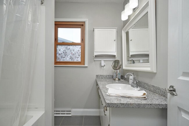 Building Photo - 2422 S Kickapoo Ave