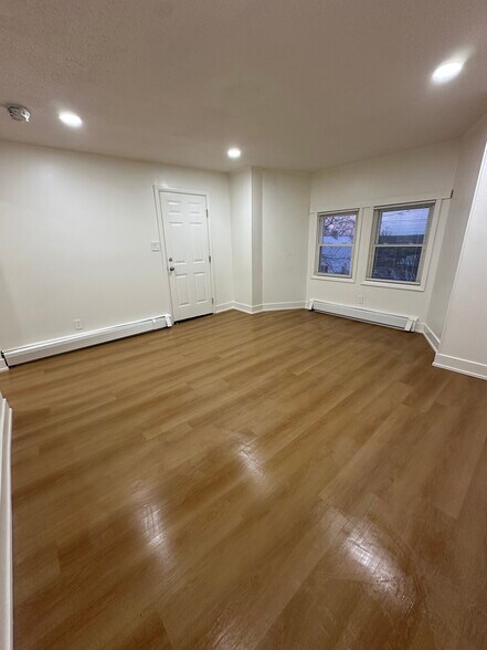 Building Photo - 663 Bernon St