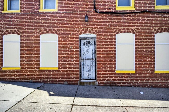 Building Photo - 2245 E Fayette St