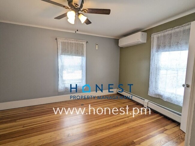 Building Photo - 162 College Ave