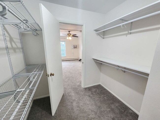 Building Photo - Updated 1 Bedroom Condo in Brown Deer