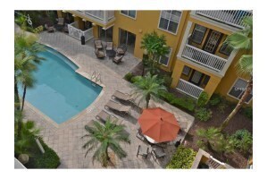 Building Photo - Great 1/1 Studio unit with wood floors and pool view patio!