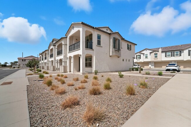 Building Photo - Like Brand New Luxurious Modern 3 Bedroom 2 Bath Townhome in Warner Meadow – Rare Rental Opportun...
